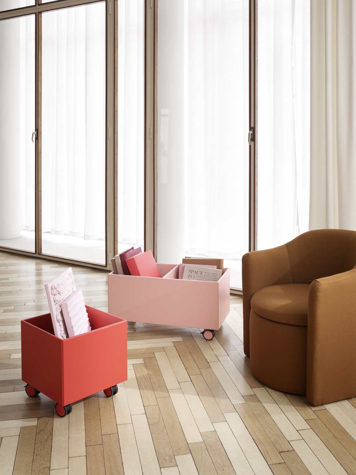 Colour Box III Aufbewahrungsbox auf Rollen in Rot und Rosa, flexible Aufbewahrung für Kinderzimmer und Wohnbereich.