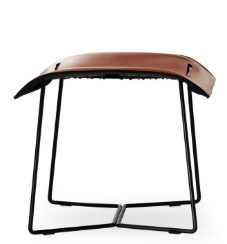 Cuoio Hocker von Walter Knoll: Moderner Lederhocker mit schwarzem Metallgestell für Wohnzimmer und Büro.