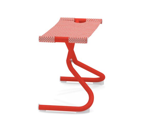 Snooze Sitzpouf von Emu in Mattweiß: Moderner Hocker für Garten und Terrasse.