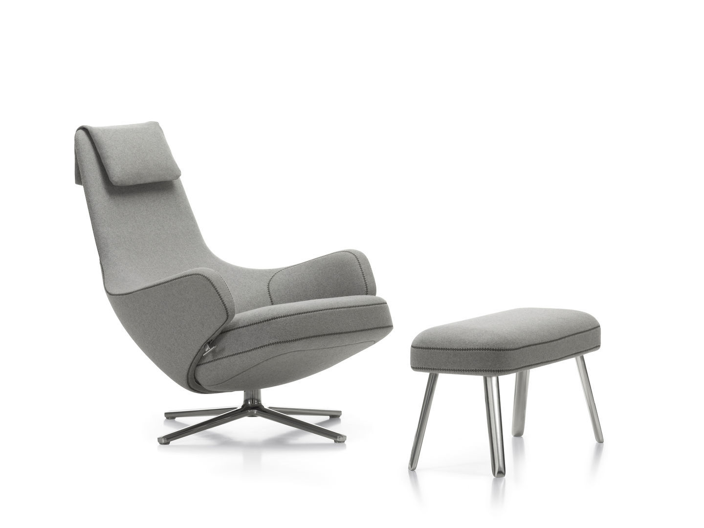 Grauer Repos Sessel von Vitra mit passendem Panchina Hocker auf weißem Hintergrund.