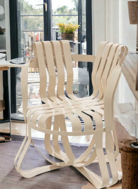 Cross Check Stuhl mit Armlehnen von Knoll International: Heller Holzstuhl mit einzigartigem, offenem Design.