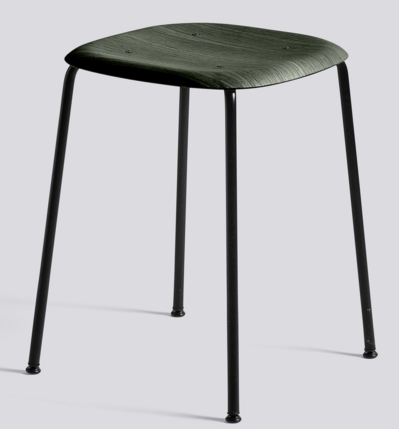 Soft Edge Hocker von Hay in Schwarz/Hunter: Moderner Barhocker mit schwarzem Stahlgestell.