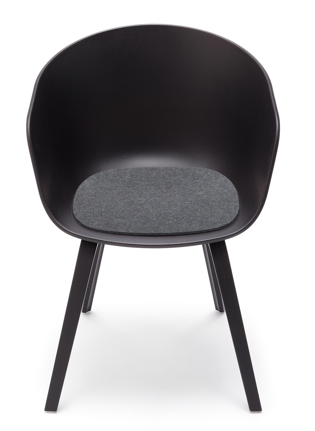 Anthrazitfarbener About A Chair AAC22 mit grauer Hey Sign Filzauflage für bequemes Sitzen.