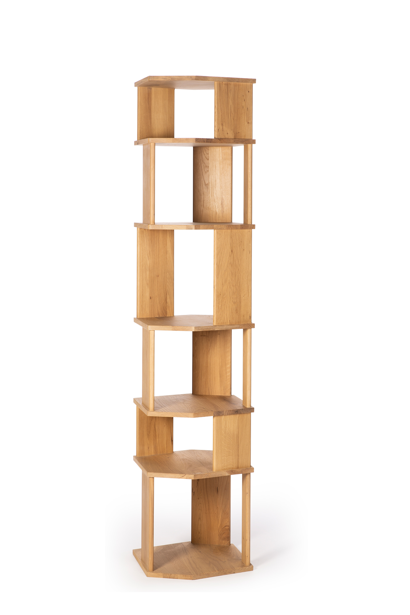 Freistehende Stairs Column Säule aus Eiche von Ethnicraft mit fünf Fächern und natürlicher Holzstruktur.