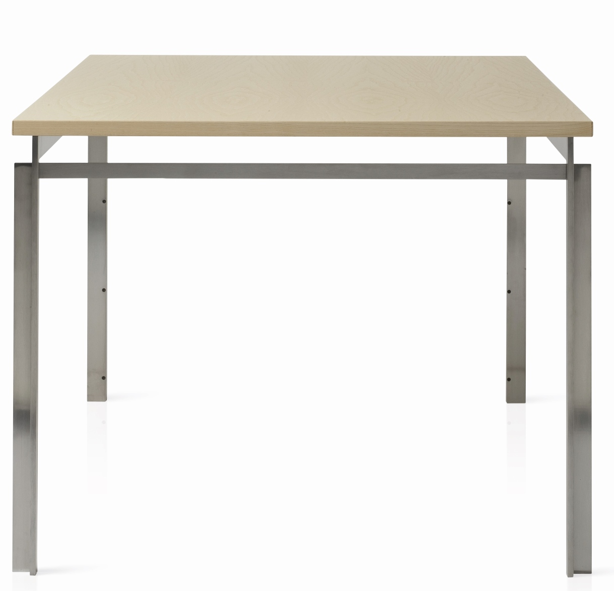 PK51 Esstisch von Fritz Hansen: Quadratischer Holztisch mit Stahlgestell, modernes Design für Esszimmer.