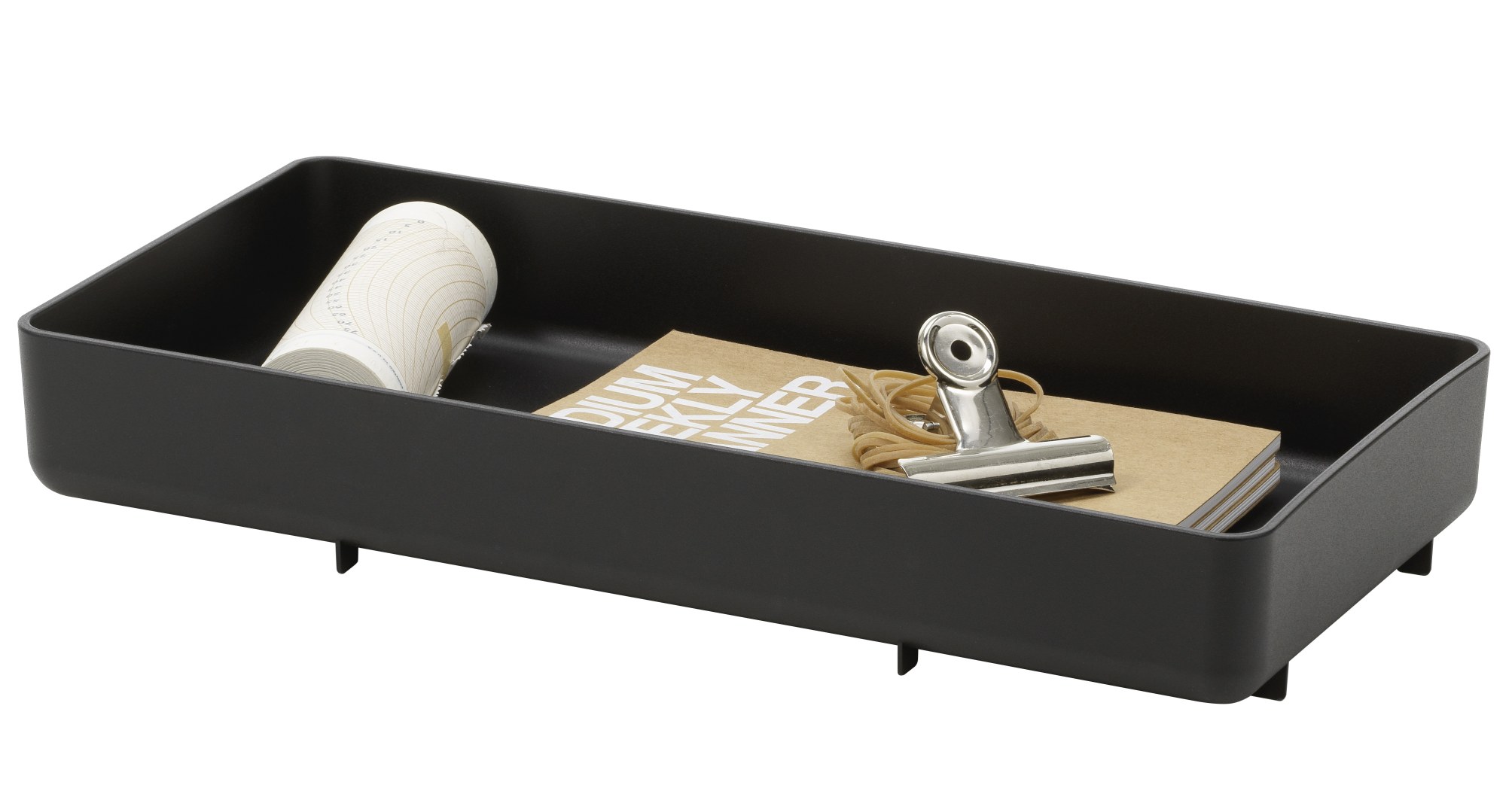 Chap Tray RE Tablett Vitra Basic dark mit Notizblock, Büroklammer und Gummibändern.