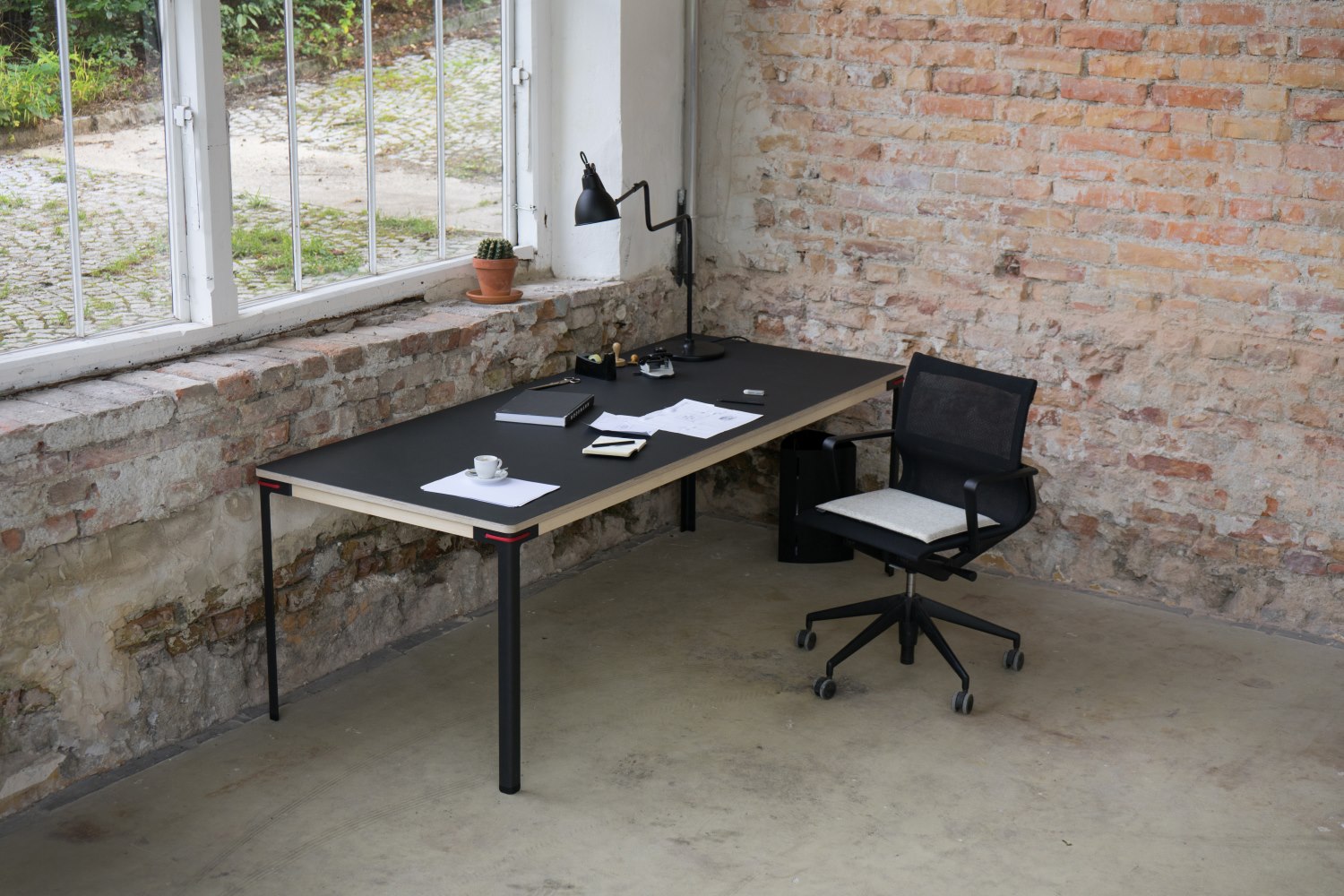 Seiltänzer Tisch Nils Holger Moormann