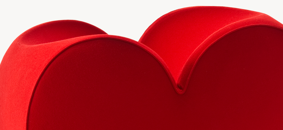 Detailaufnahme des roten Soft Heart Sessels von Moroso aus der Spring Collection.