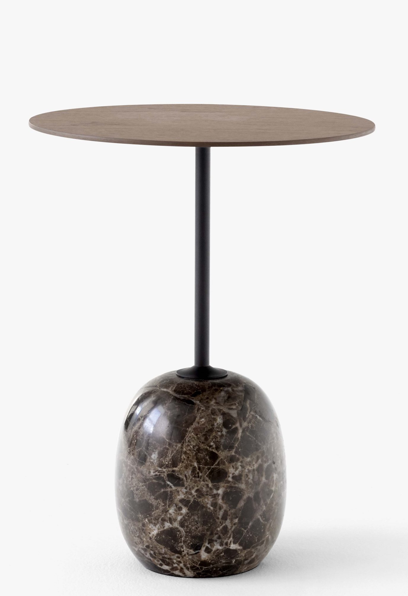 Lato Beistelltisch mit Nussbaum-Holzplatte und Marmorfuß Emparador von AndTradition.