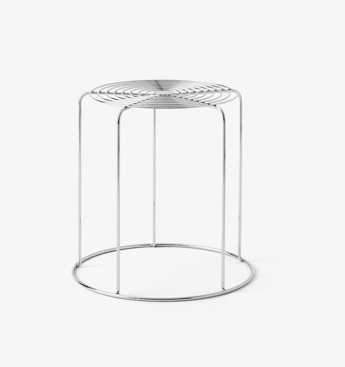 AndTradition Wire Stool VP11: Moderner Hocker / Beistelltisch aus verchromtem Stahldraht, minimalistisches Design.
