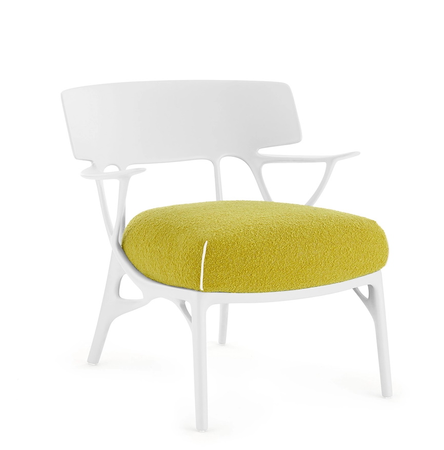 Weißer A.I. Lounge Sessel von Kartell mit gelbem Sitzkissen, moderner Design Stuhl für Wohnzimmer.