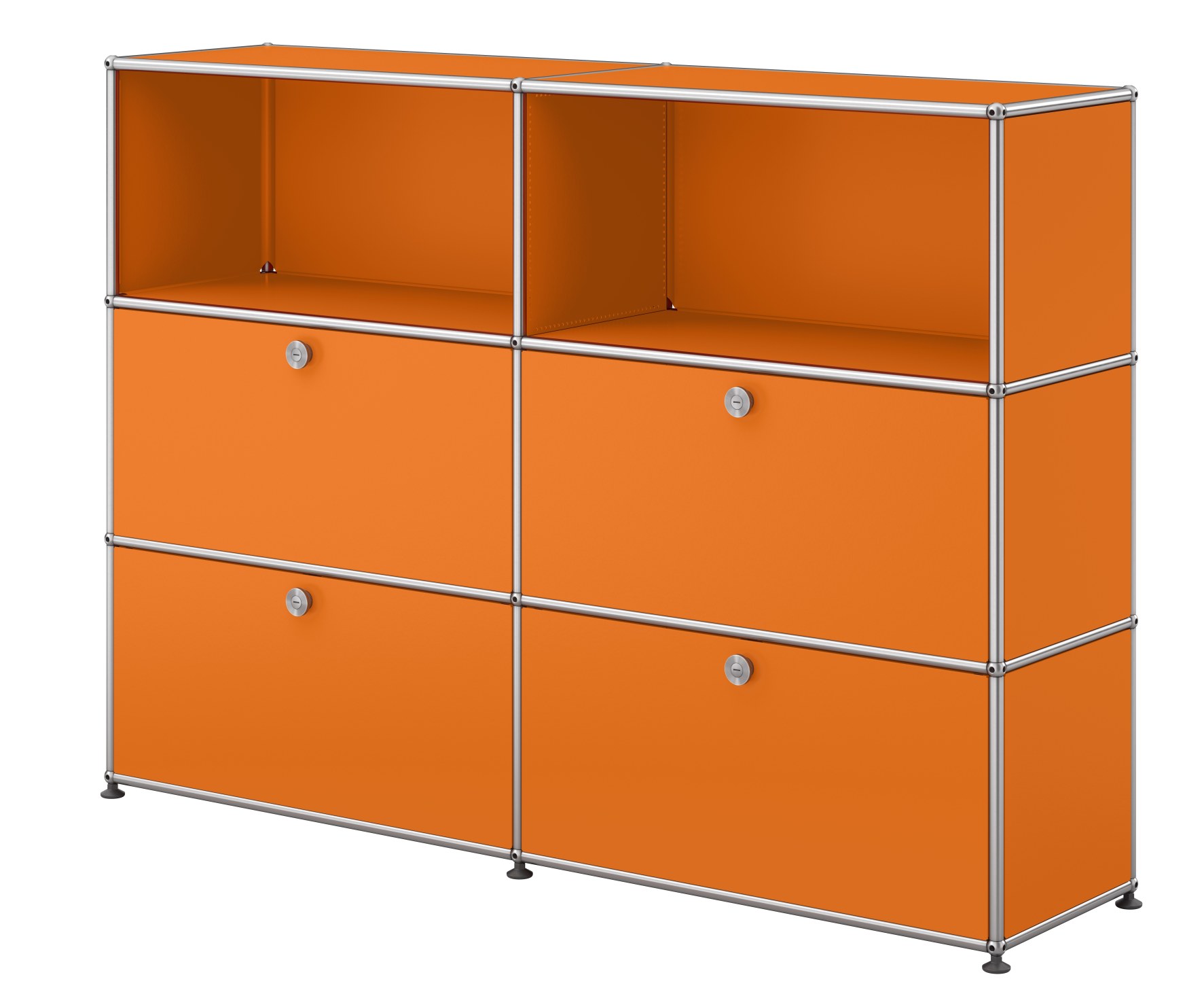 USM Haller Sideboard in Reinorange mit vier Klappen, modernes Designmöbel für stilvolle Wohnraumgestaltung.