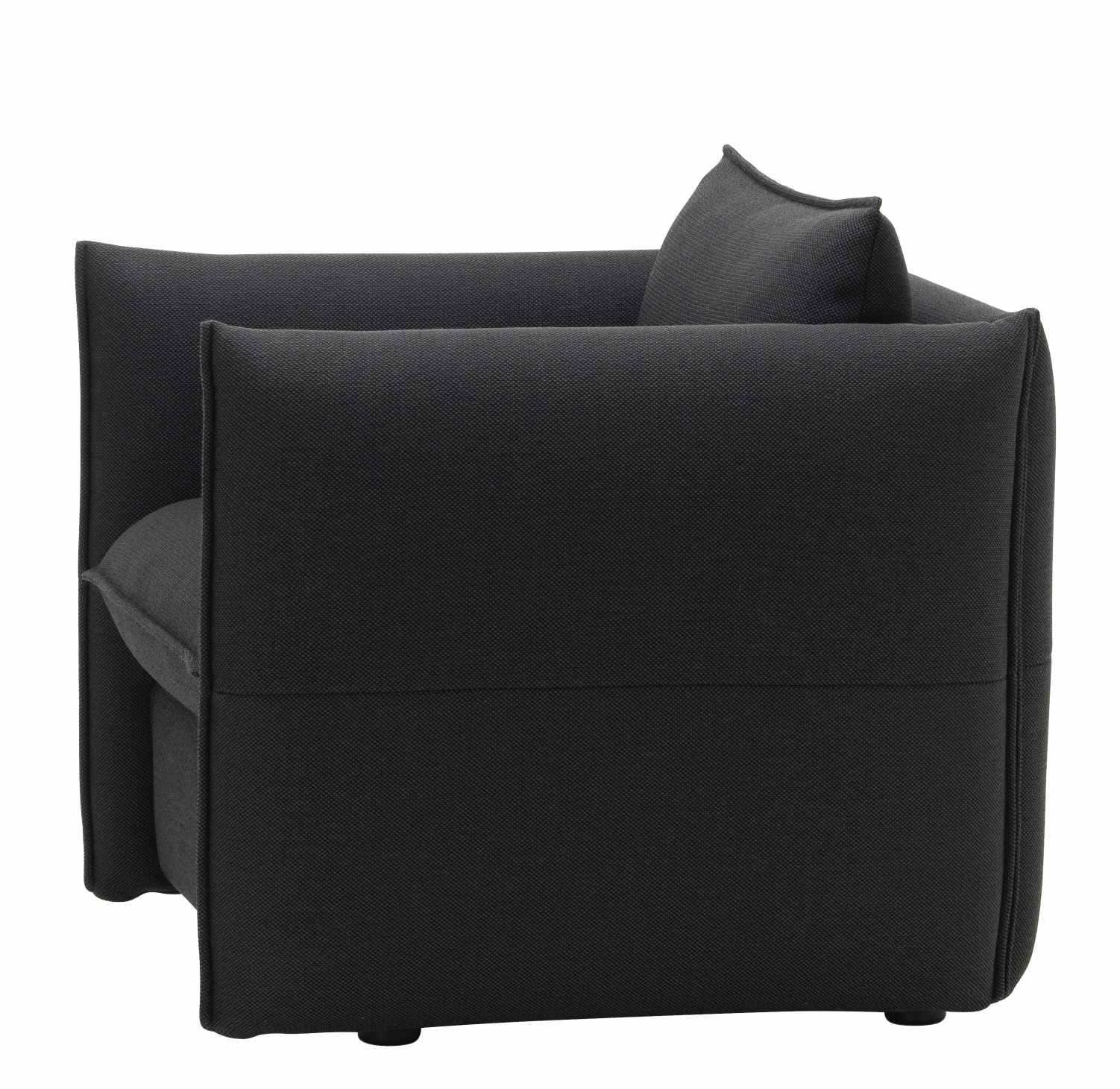Schwarzer Mariposa Club Sessel von Vitra, Seitenansicht. Moderner Design Sessel mit Stoffbezug und Kissen.