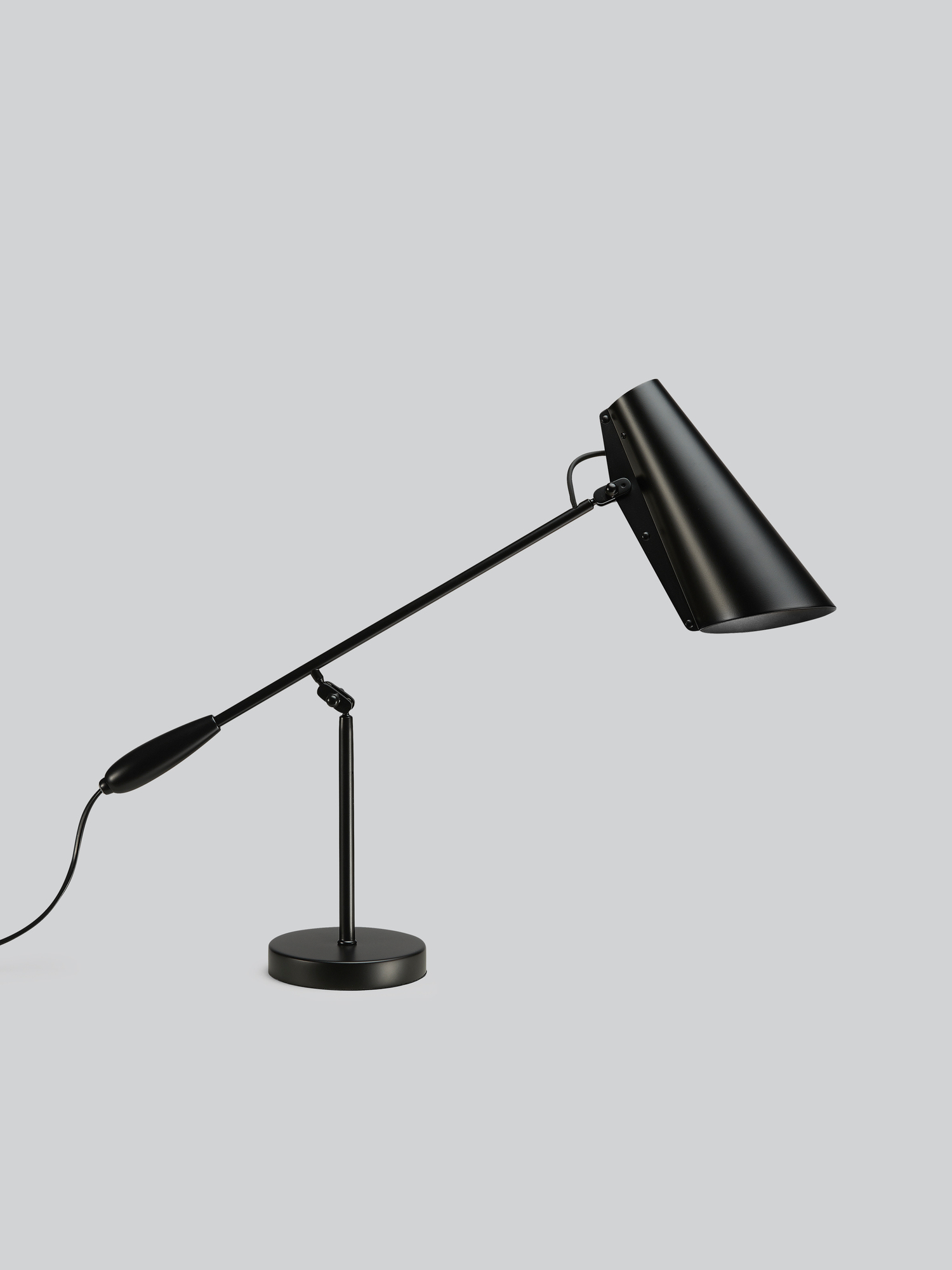 Schwarze Birdy Tischleuchte von Northern, modernes Design mit verstellbarem Arm und Lampenschirm.