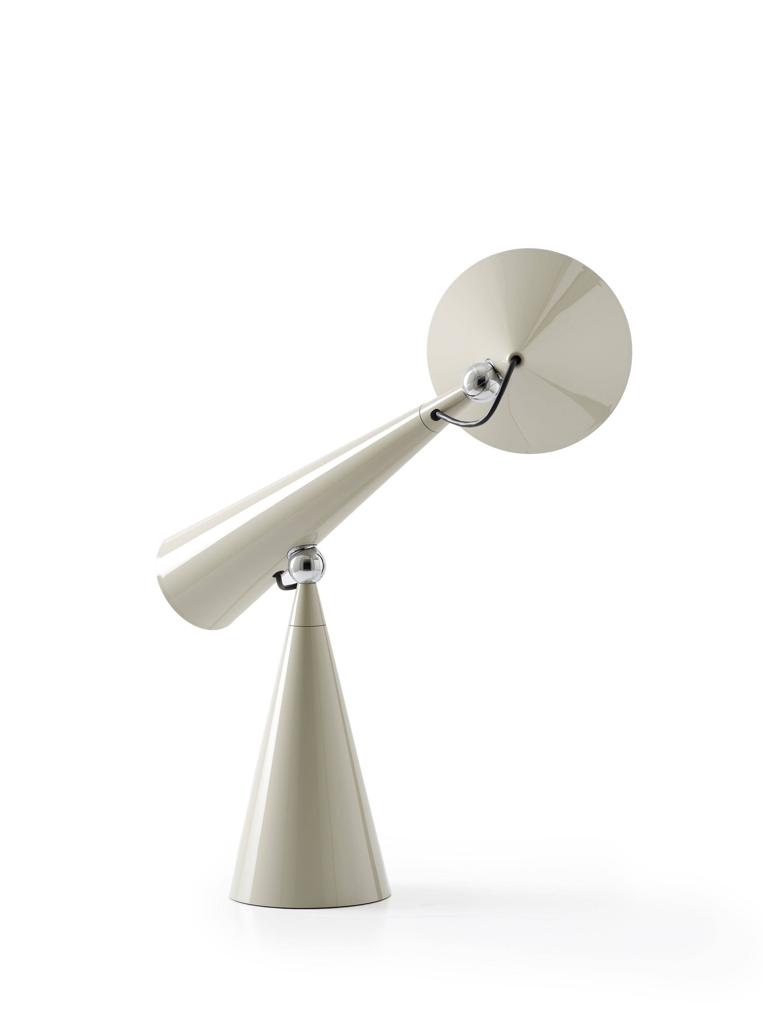 Nahaufnahme der Tom Dixon Pose Task Light LED Tischleuchte in Putty.