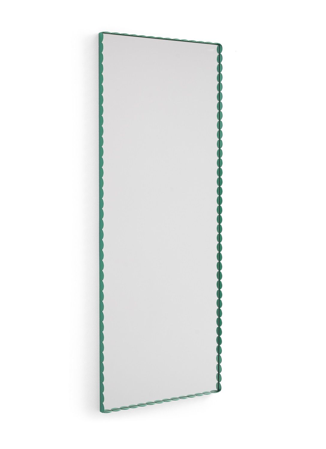 Rechteckiger Arcs Spiegel von Hay mit grünem Rahmen und wellenförmiger Kante.