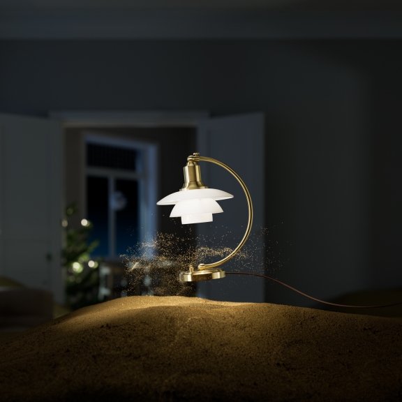 PH 2/2 Luna Tischleuchte: Elegante Tischlampe mit Messingfuß und Opalglasschirm für stimmungsvolle Beleuchtung.