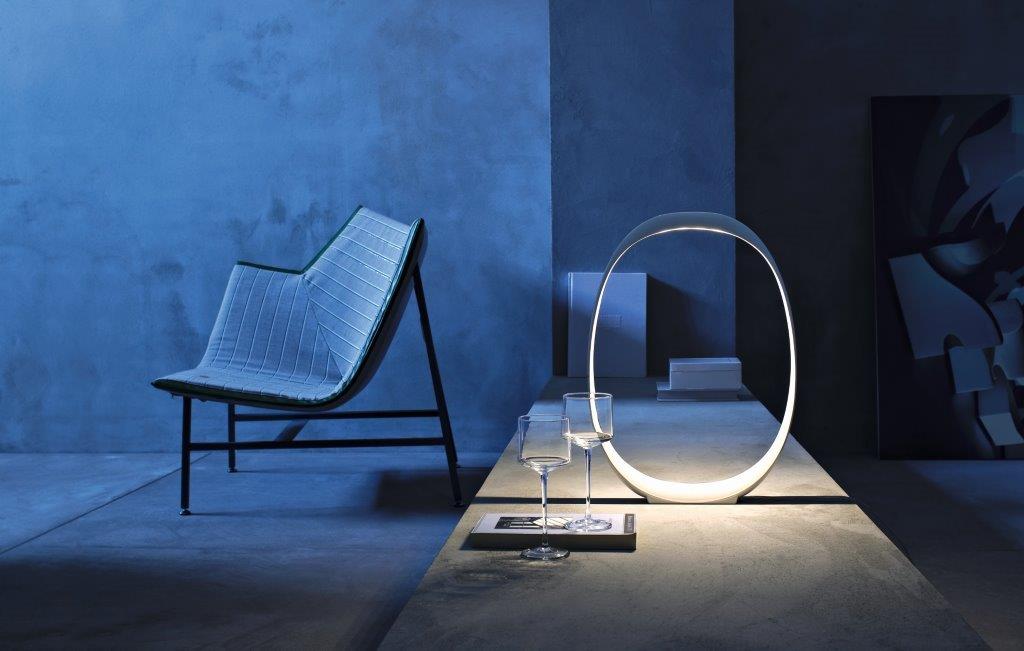 Anisha LED Tischleuchte von Foscarini, modernes Designobjekt mit sanftem Licht für Wohnzimmer und Büro.