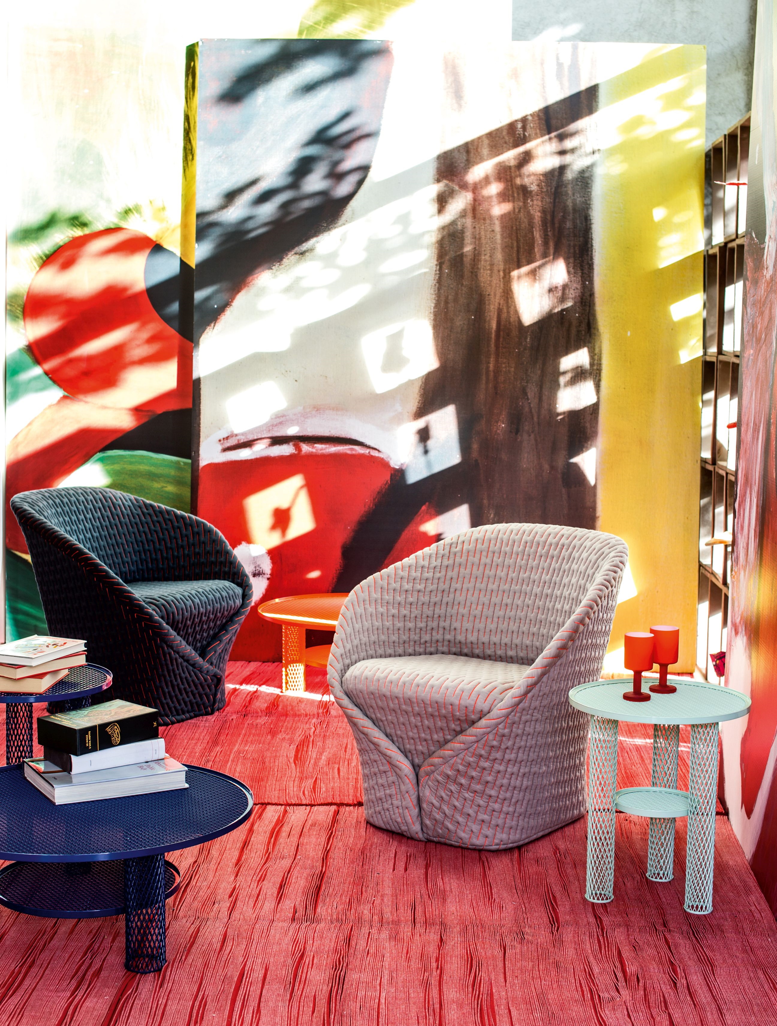 Nahaufnahme: Net Beistelltisch klein von Moroso, geflochten, blau und mintgrün, modernes Design.