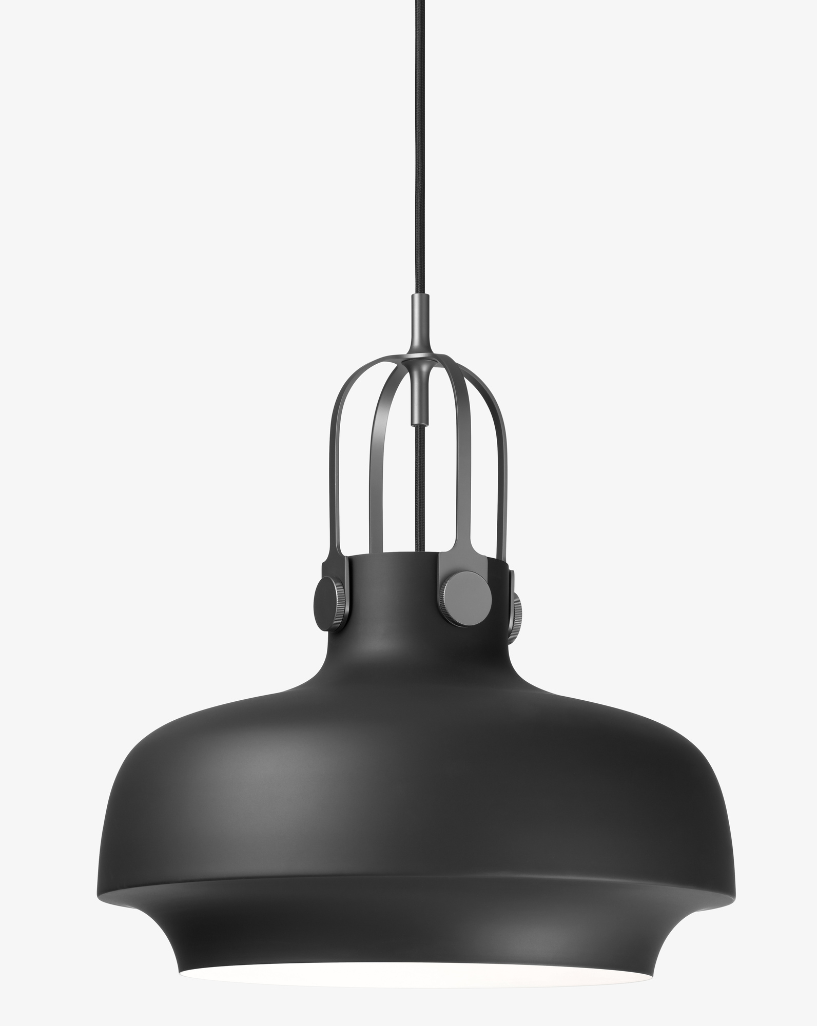 Schwarze Copenhagen SC7 Pendelleuchte von AndTradition mit modernem Design und sanftem Lichtschein.