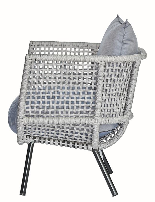 Grauer Suka Lounge Sessel von Jan Kurtz für den Außenbereich mit Kissen.