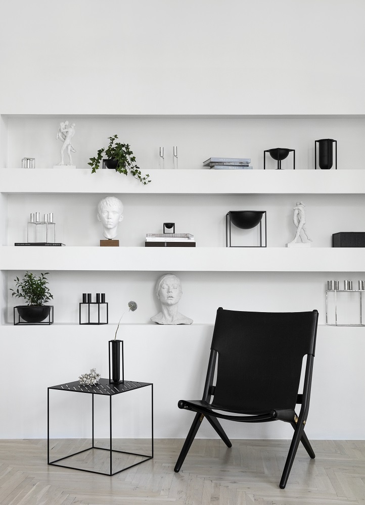 Schwarzer Ledersessel Saxe Chair mit Eichengestell, gebeizt. Designermöbel für stilvolles Wohnen.