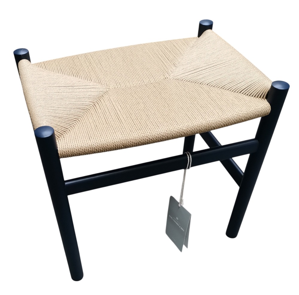 CH53 Hocker in Blau von Carl Hansen & Søn, Sitzfläche aus Naturgeflecht.