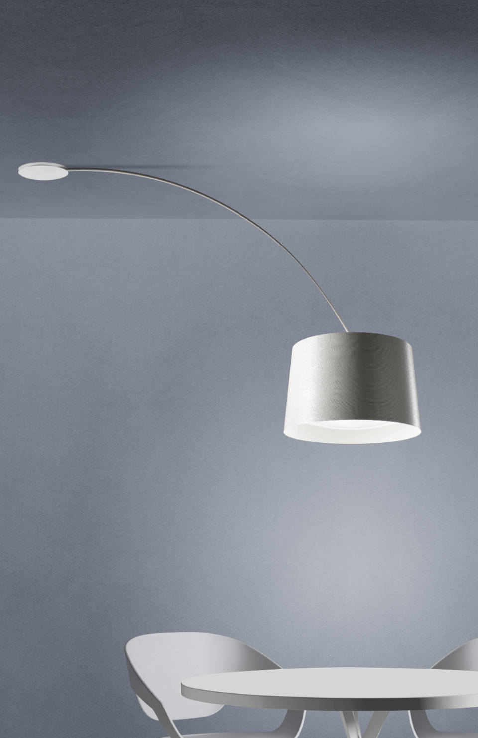 Twiggy Soffitto Deckenleuchte von Foscarini, moderne Deckenlampe mit weißem Lampenschirm und gebogenem Arm über Esstisch.