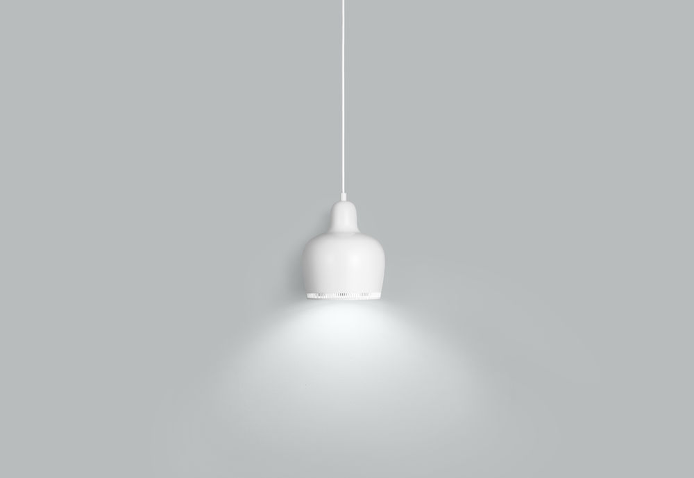 Weiße Artek A330S Golden Bell Pendelleuchte, modernes Design für Wohnzimmer und Esszimmer.