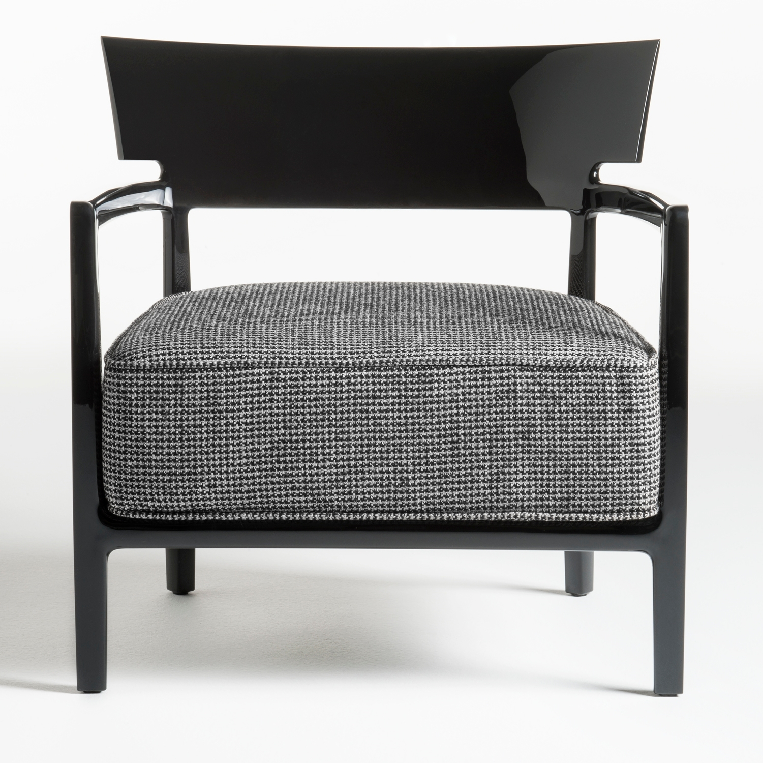 Schwarzer Cara Fancy Sessel von Kartell mit gemustertem Sitzkissen, moderner Design Sessel für Wohnzimmer.