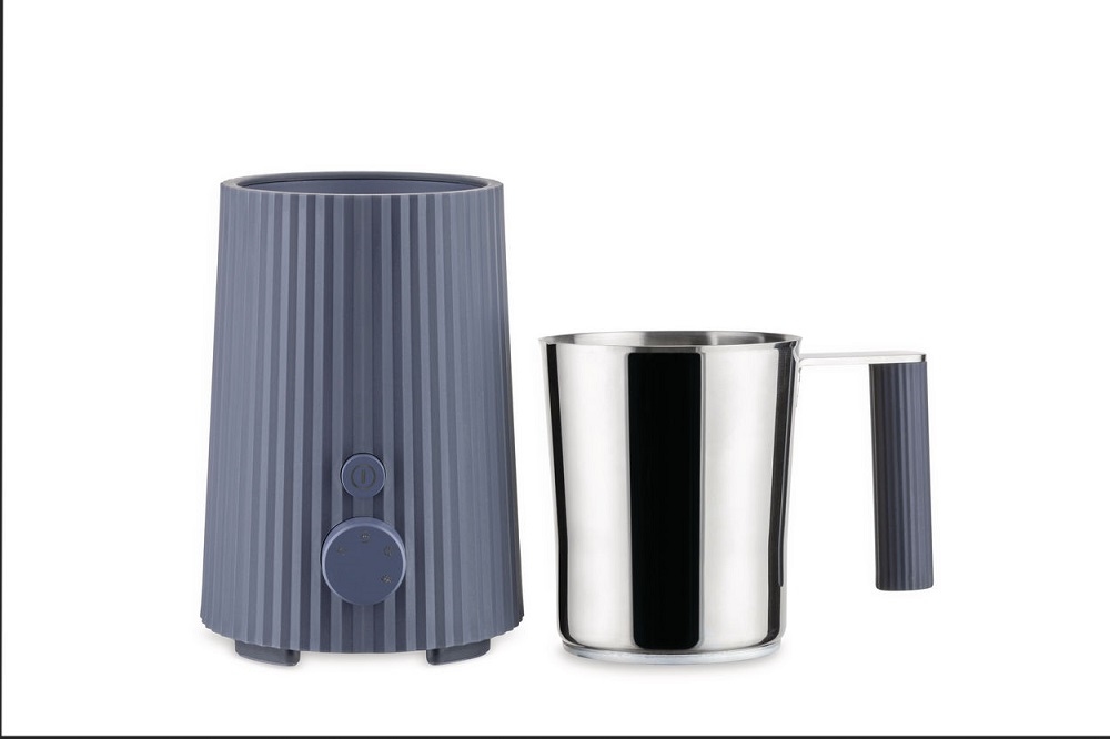 Alessi MDL13 B Plissé Milchaufschäumer in Grau mit Edelstahlkanne für perfekten Milchschaum.