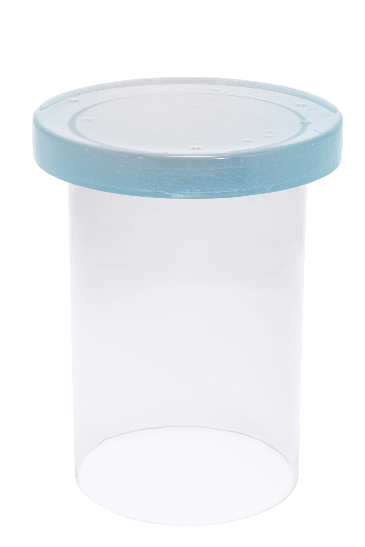 Transparenter Alwa Beistelltisch von Pulpo mit hellblauem Rand, moderner Couchtisch für Wohnzimmer und Schlafzimmer.