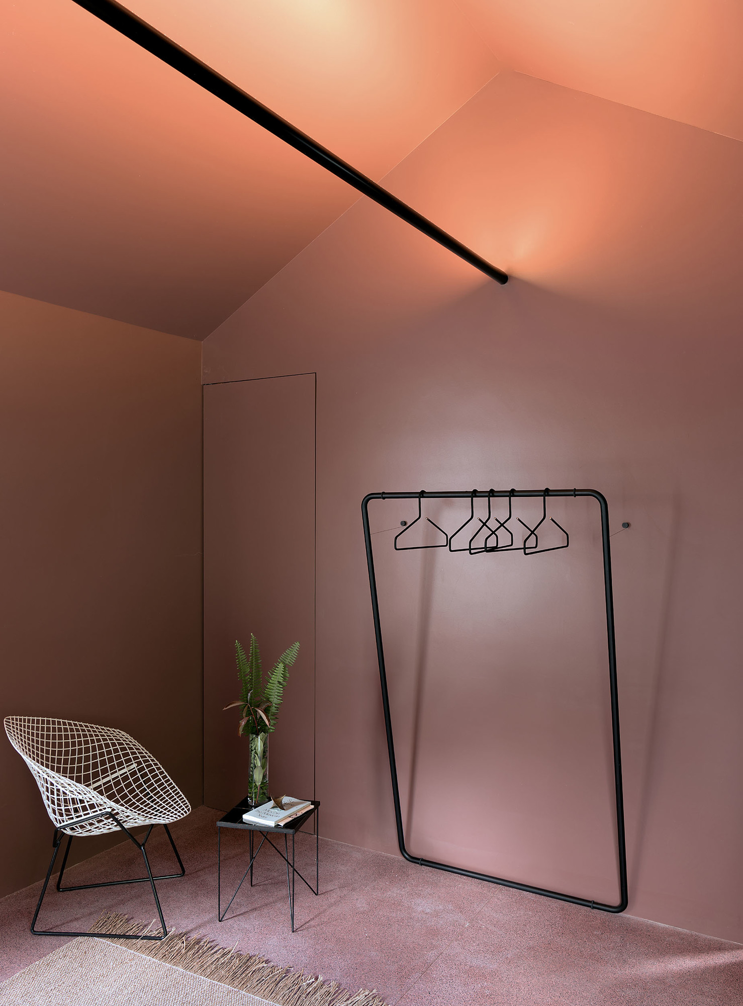 Curve Wandgarderobe Schönbuch