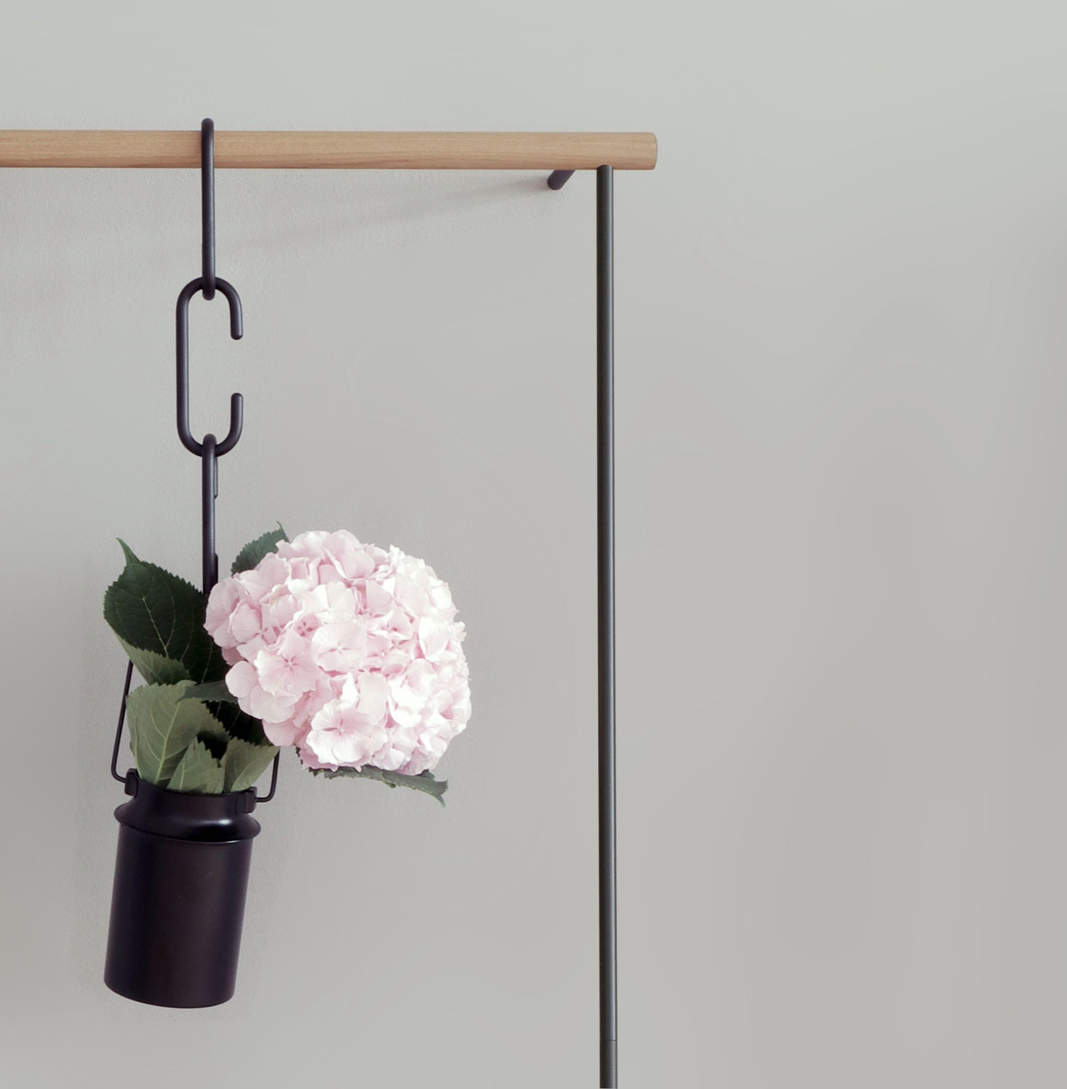 Leanon II Anlehngarderobe Säule Schwarz Roomsafari