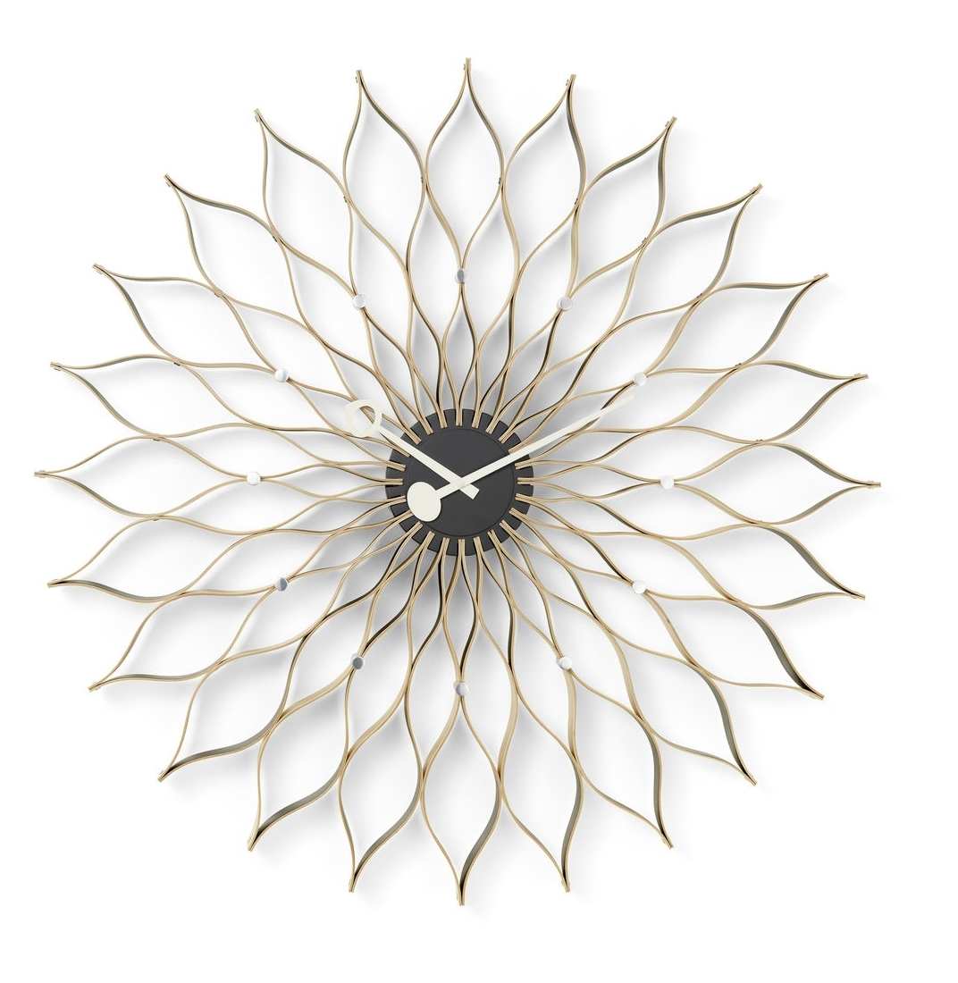 Sunflower Clock Wanduhr von Vitra: Goldene, blütenförmige Designer-Wanduhr mit schwarzem Zifferblatt und weißen Akzenten.