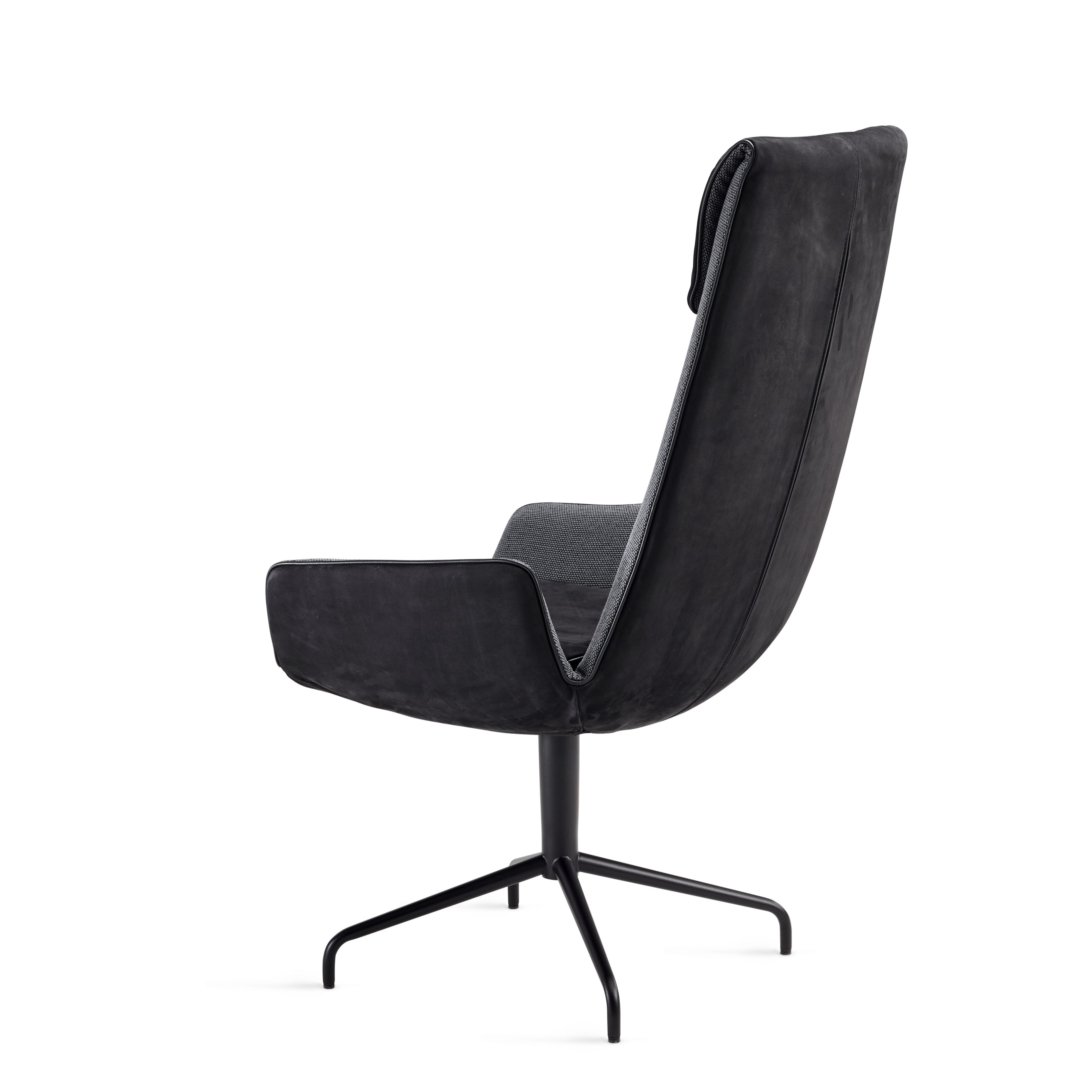 Schwarzer Amelie Armlehnstuhl mit hoher Rückenlehne und Drehfuß, Design Freifrau Manufaktur, komfortabler Sessel.