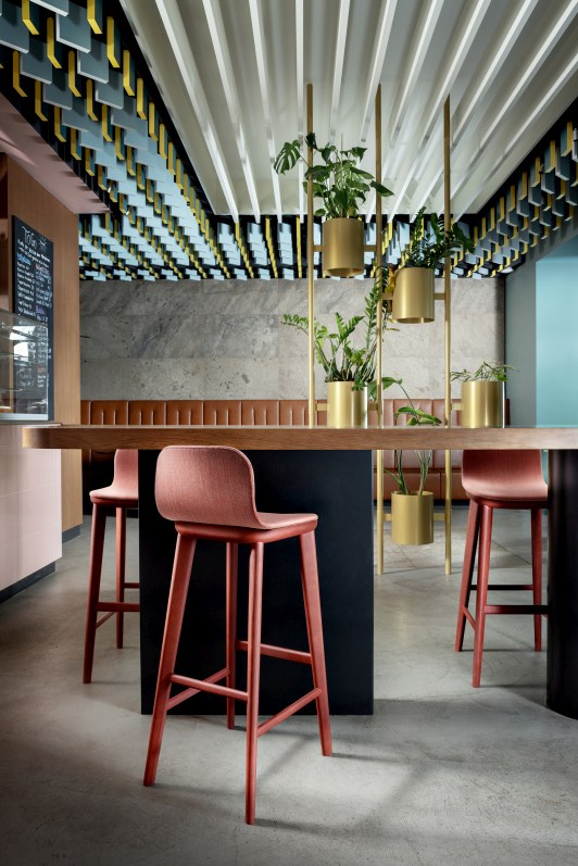 Aeon Barstool Barhocker Vollgepolstert Zeitraum