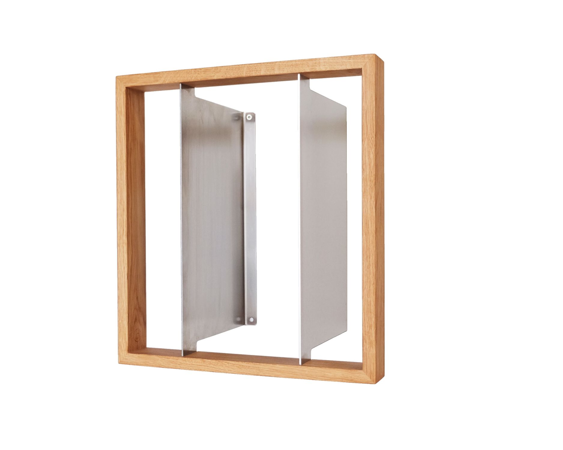 Vinyl b-platte Schalplattenregal das kleine b aus hellem Holzrahmen und Metall für Schallplatten.