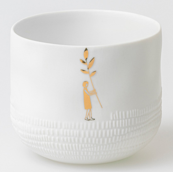 Dankbar Wiese: Weißer Übertopf mit goldenem Mädchen und Ähren-Motiv, Teil des 3er Sets.