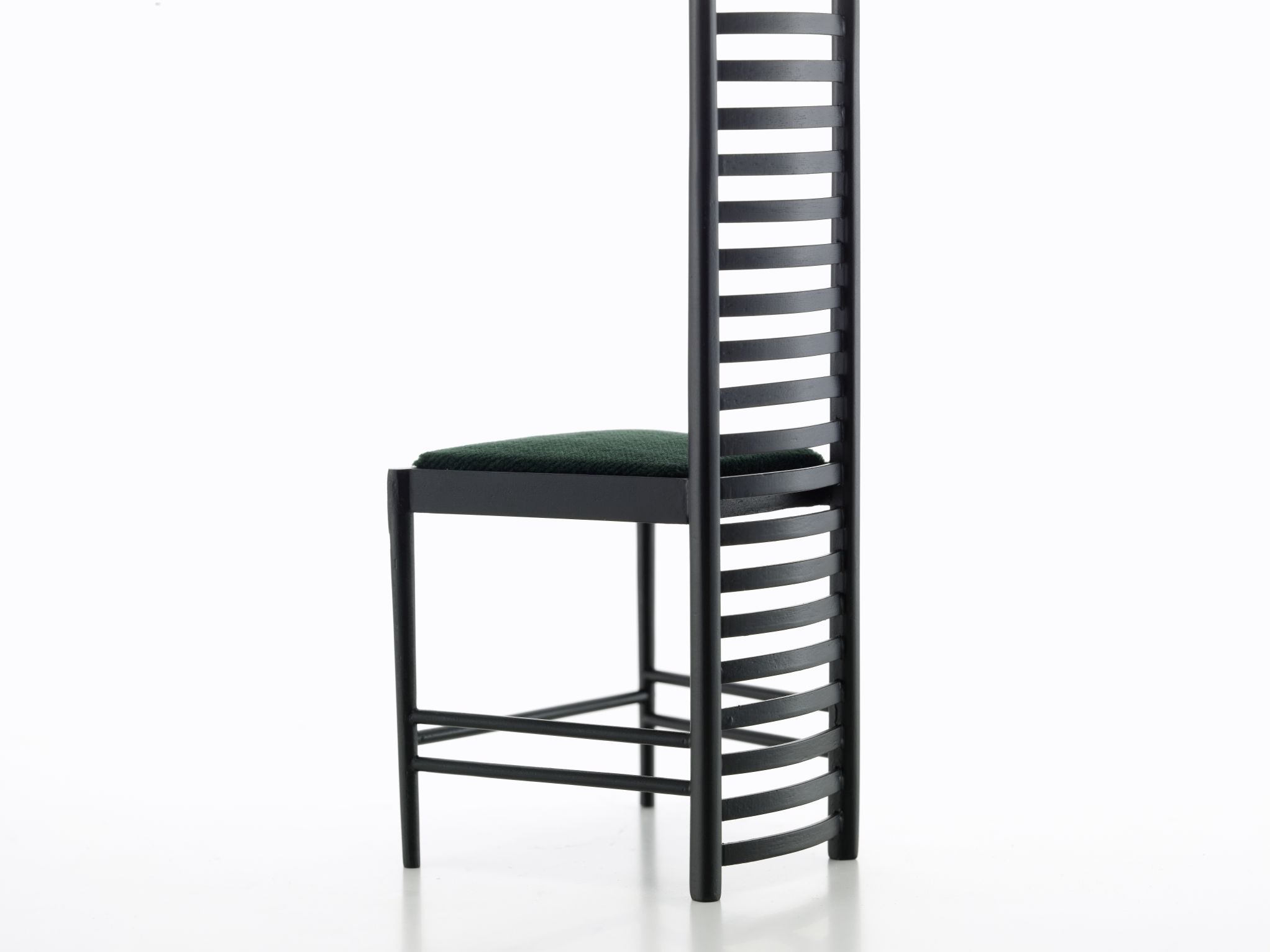 Detailansicht des Hill House Stuhls in Miniatur, schwarzes Gestell, grüner Sitz, Vitra Design.