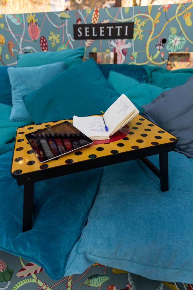 Toiletpaper Sofa Tray Tablett klappbar Seletti