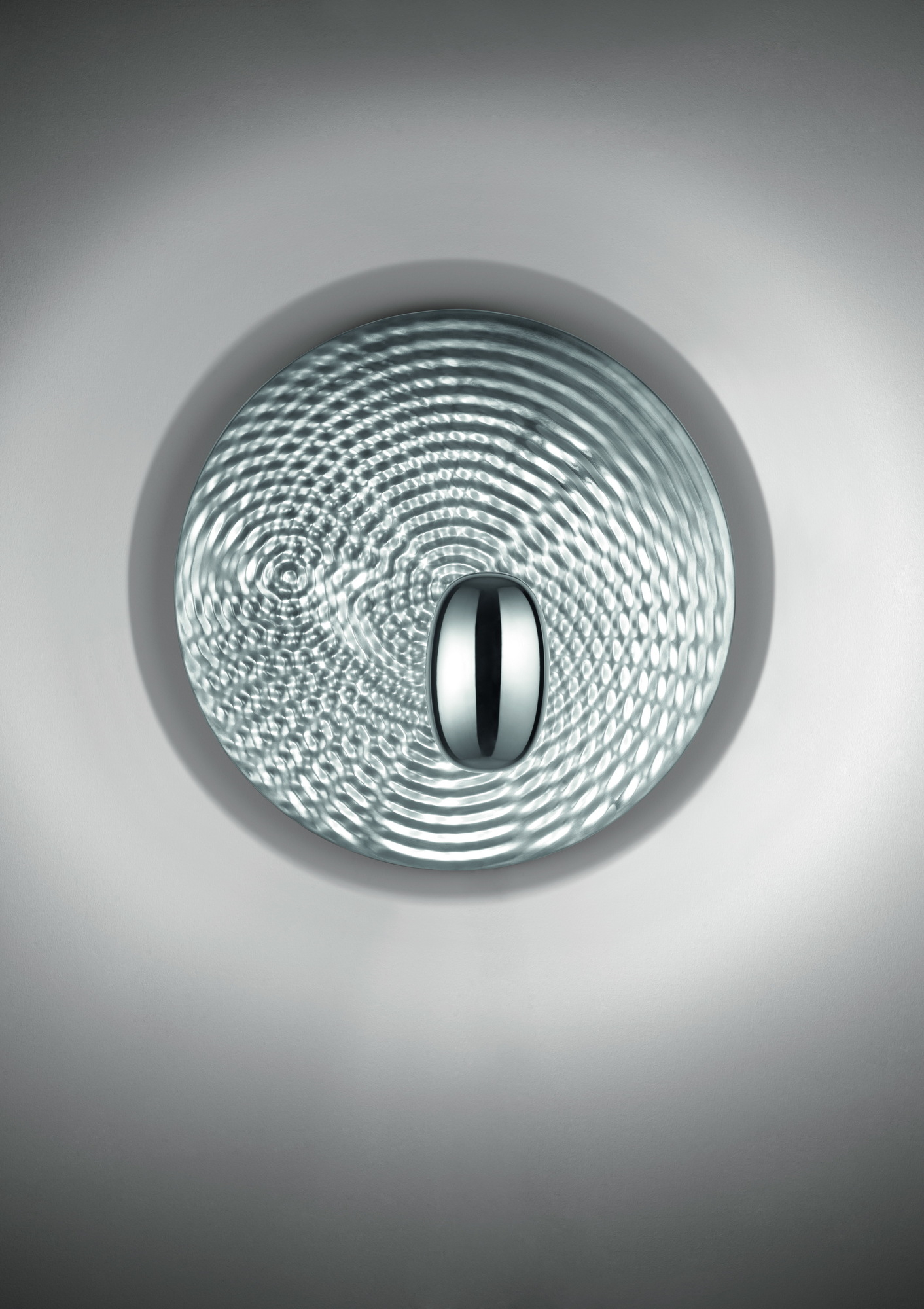 Droplet Mini LED Wandleuchte/Deckenleuchte von Artemide in Chrom glänzend. Moderne Beleuchtung für Wand und Decke.