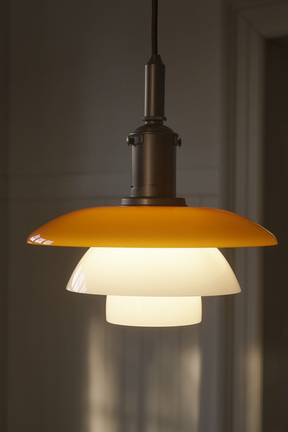 PH 3/3 Pendelleuchte CENTENARY EDITION Amber/Opal White Louis Poulsen
