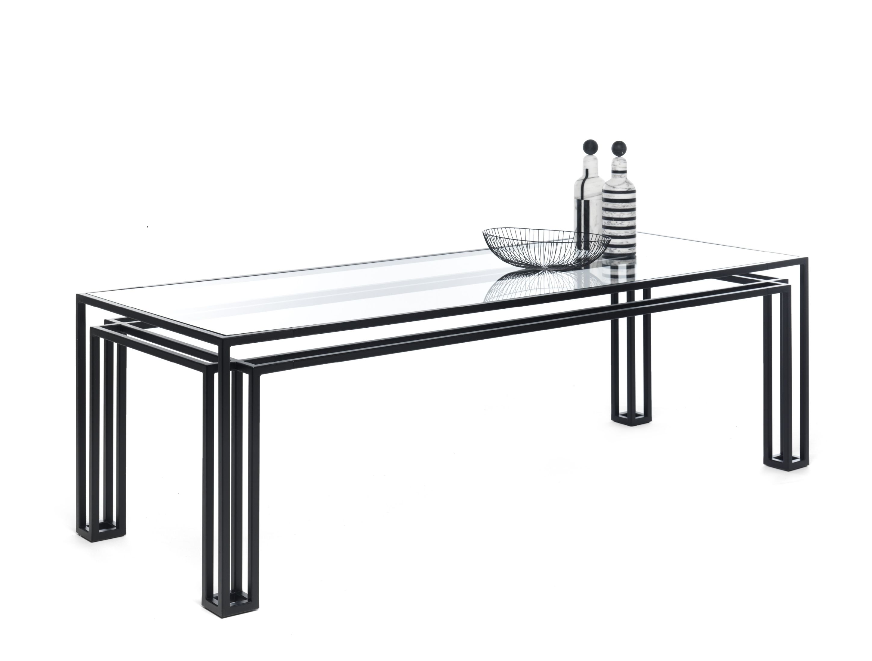 Schwarzer Design Tisch mit Glasplatte, Länge 200cm, Mogg Hotline Tisch, modernes Wohnzimmer Möbel.