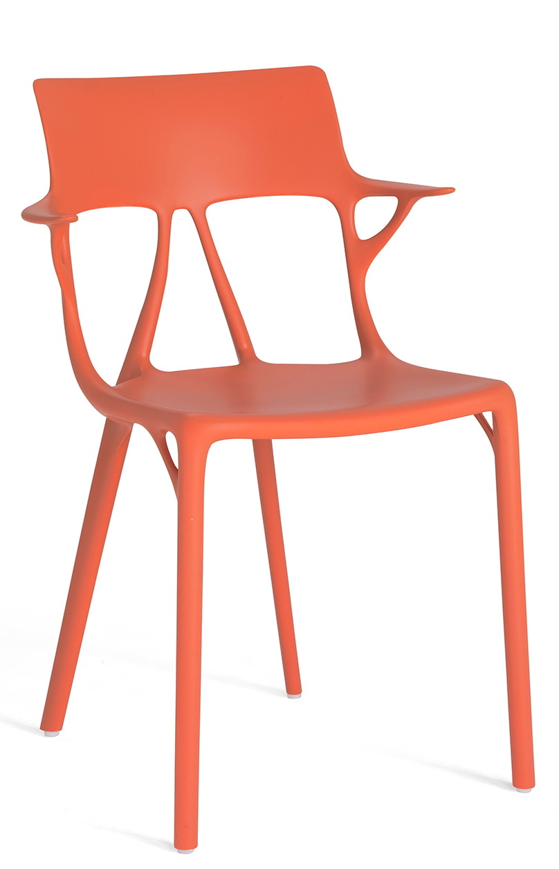 Orangefarbener A.I. Stuhl von Kartell, ein moderner Designstuhl mit Armlehnen für Esszimmer und Wohnbereich.