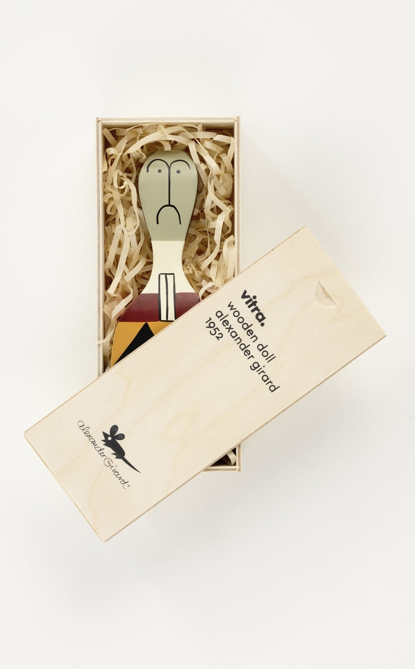 Vitra Wooden Doll No 17 in Holzschatulle, dekorative Holzfigur für Sammler und Designliebhaber.