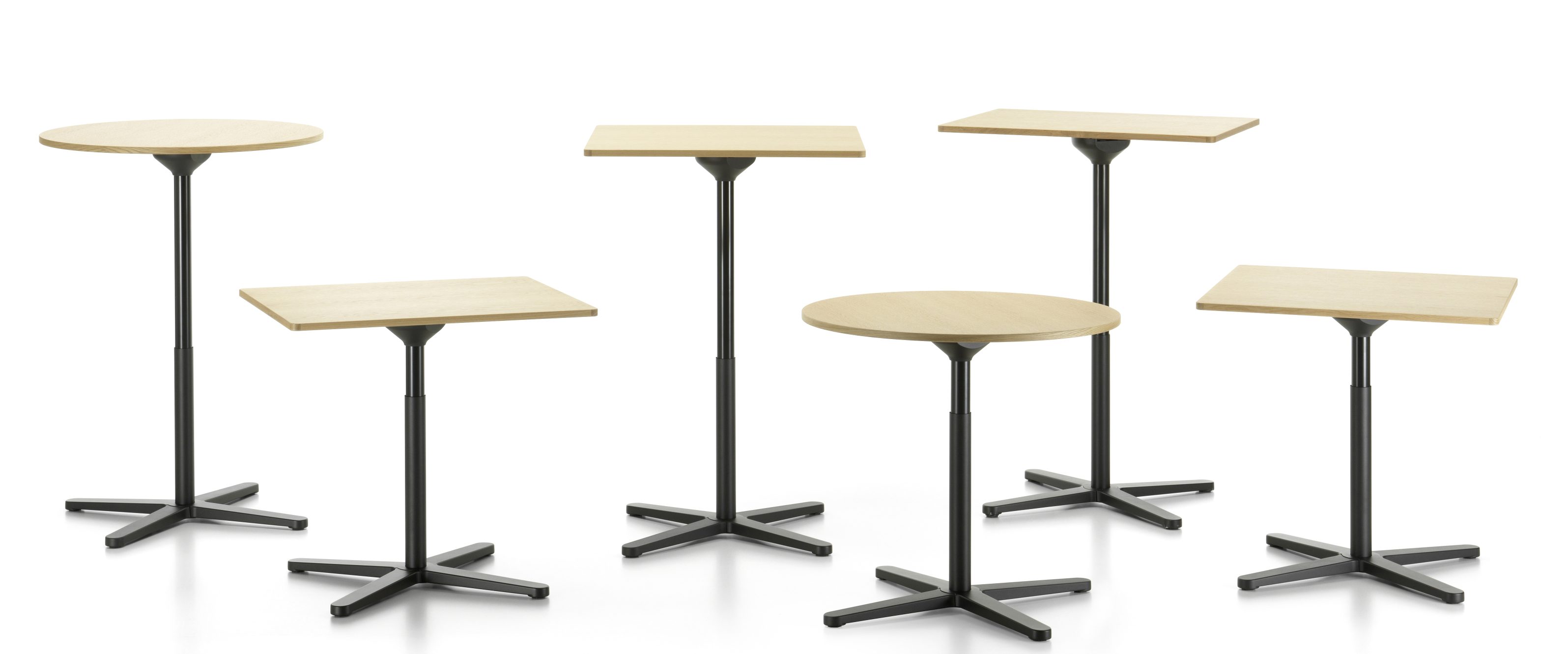Vitra Super Fold Table: Mehrere quadratische und runde Stehtische mit hellem Holz und schwarzem Fuß.