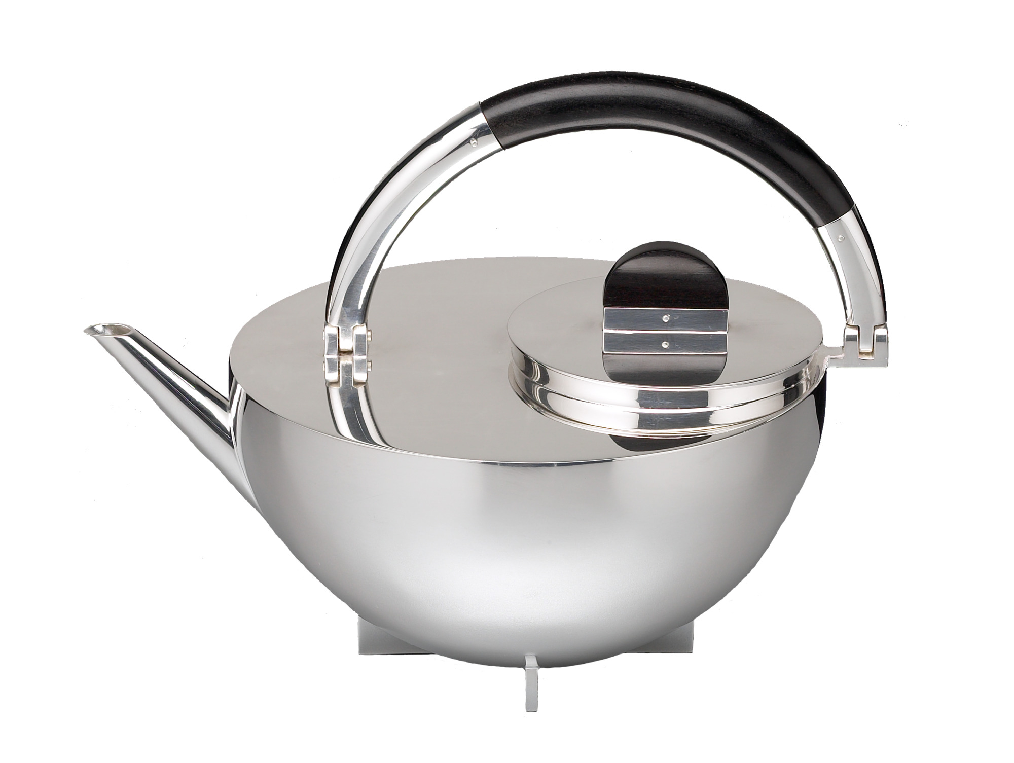 MBTK 24 Bauhaus Teekanne von Tecnolumen: Silberne Teekanne mit Holzgriff und Deckel im Bauhaus-Stil.