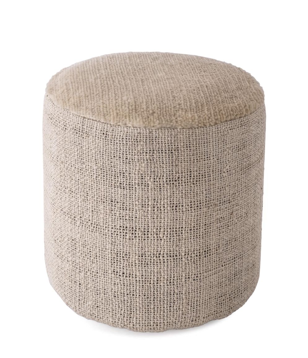 Nanimarquina Tres Pouf, runder Sitzhocker aus Jute und Wolle in Beige, für Wohnzimmer und Schlafzimmer.