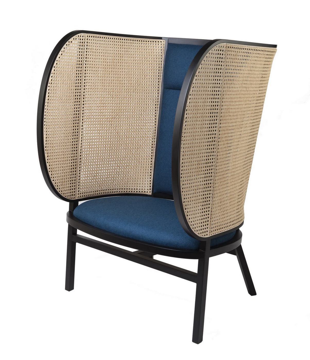 Hideout Lounge Chair Sessel mit Wiener Geflecht und blauem Polster, modernes Design.